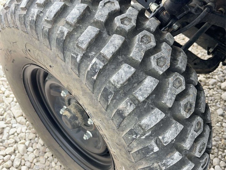 2022-john-deere-gator-image-25