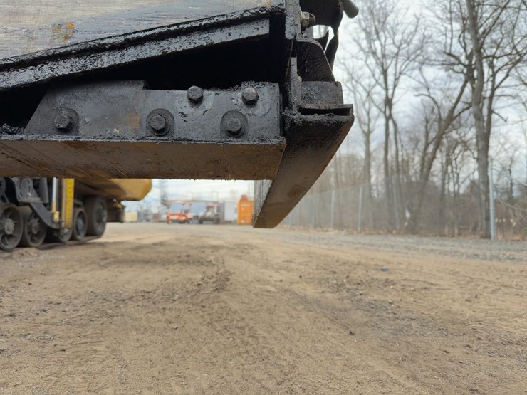 2013-caterpillar-ap-1055e-image-33