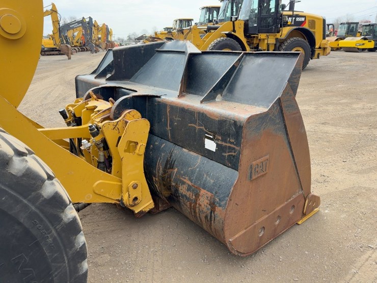 2016-caterpillar-938m-image-11