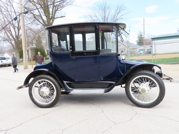 1918-detroit-model-74-brougham-electric-car-image-4