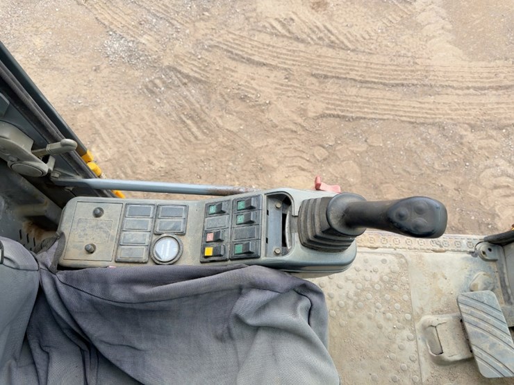 2006-volvo-ec140b-lc-image-40