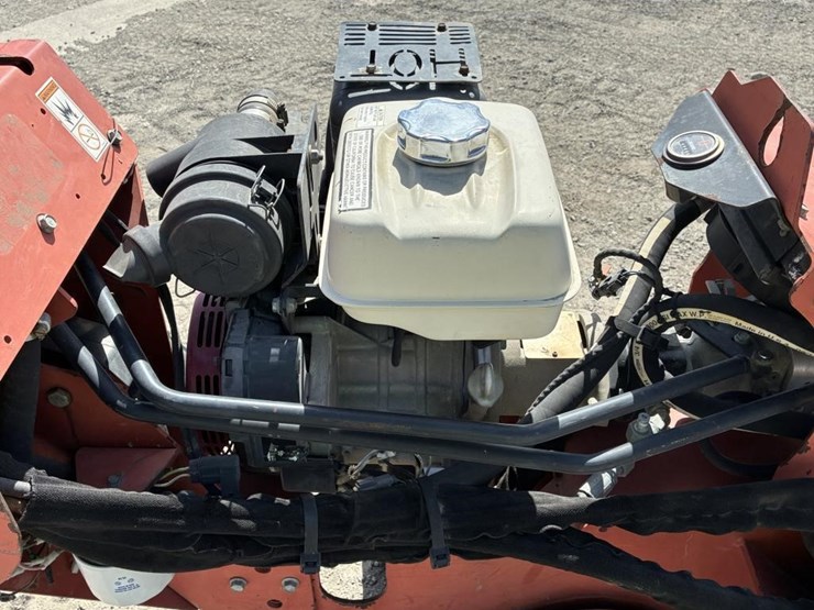 2011-ditch-witch-rt12-image-11