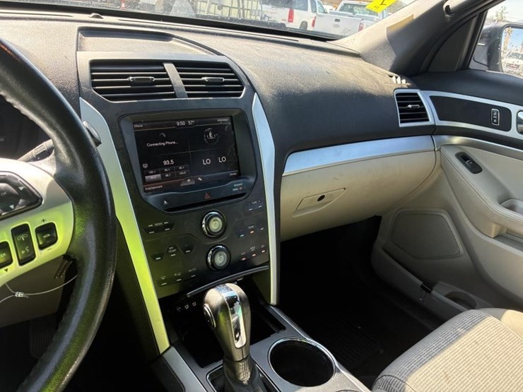 2012-ford-explorer-image-18