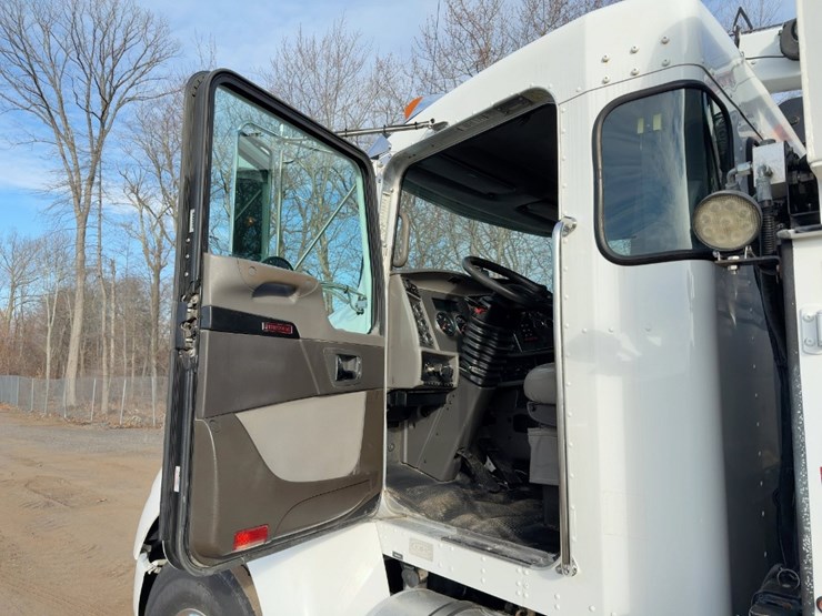 2017-kenworth-t270-image-32