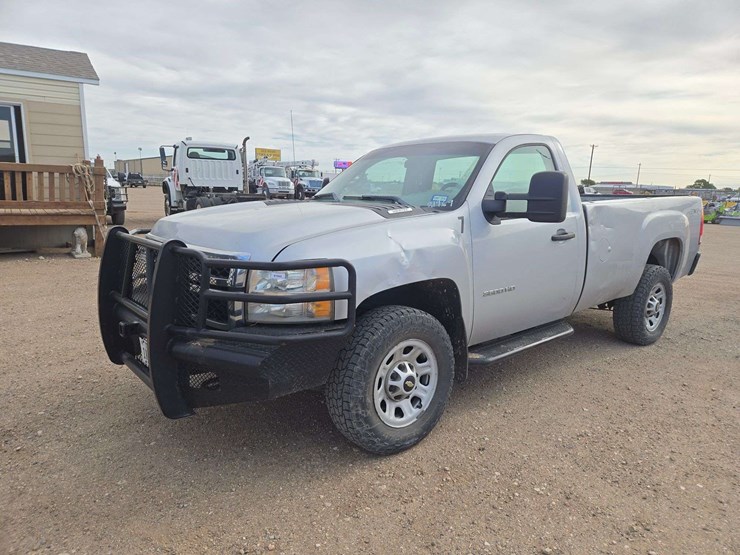 2013-chevrolet-silverado-3500hd-image-1
