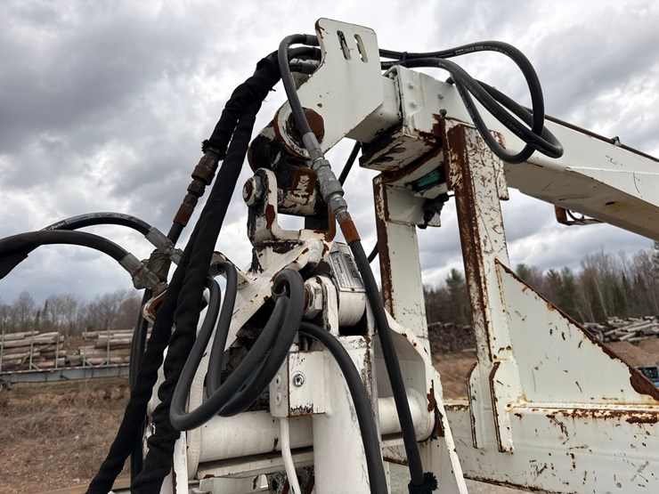 2010-massey-ferguson-8-image-44