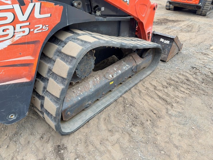 2020-kubota-svl95-2s-image-14