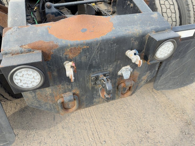 2013-mack-pinnacle-cxu613-image-18