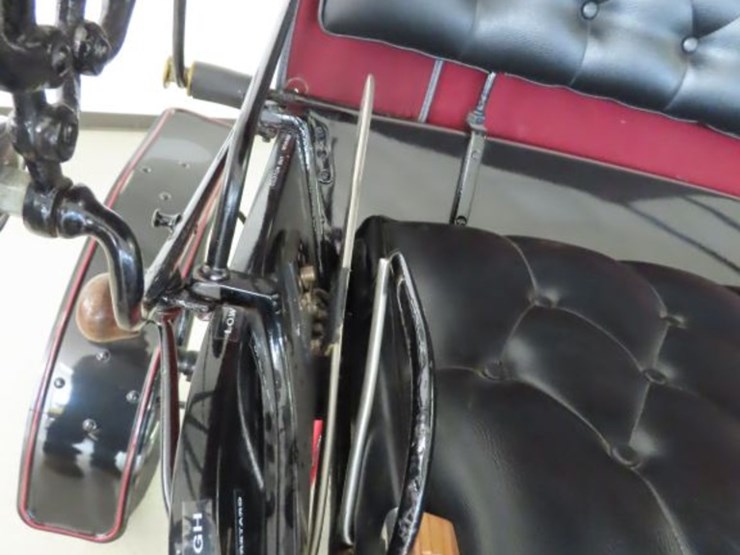 1902-curved-dash-oldsmobile-runabout-image-28