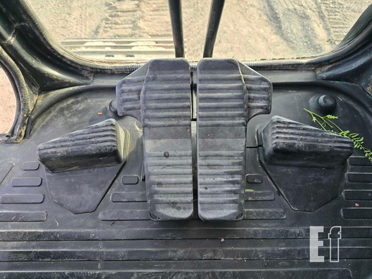 komatsu-pc228us-lc-3n0-image-16