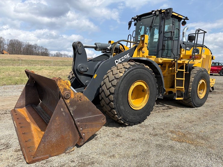 2020-deere-744l-image-3