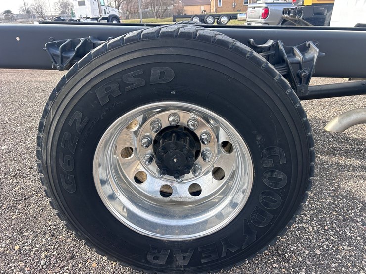 #1008-•-international-cab-and-chassis-image-70