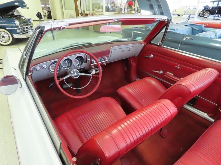 1965-chevrolet-corvair-monza-convertible-image-16