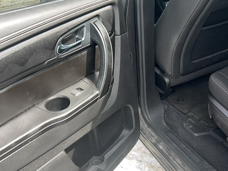 2017-chevrolet-traverse-image-16