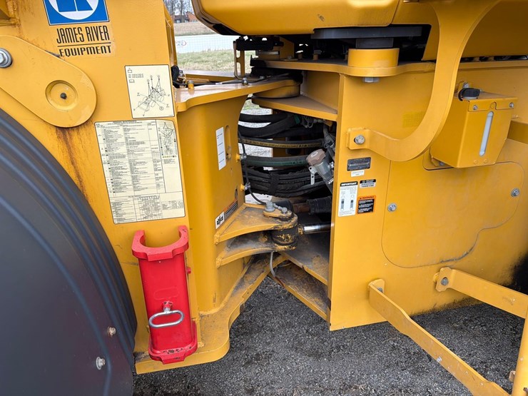 2020-deere-744l-image-9