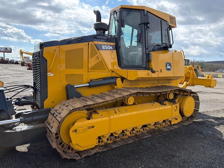 2019-deere-850k-lt-image-2