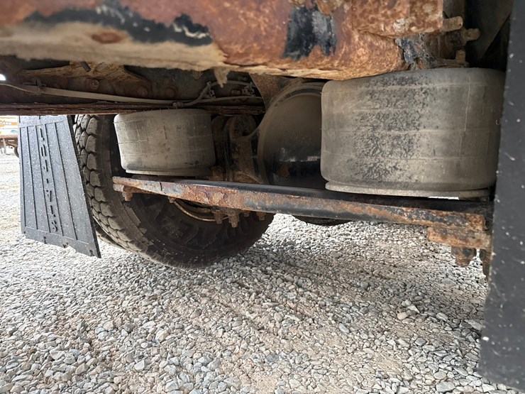 2010-massey-ferguson-8-image-35