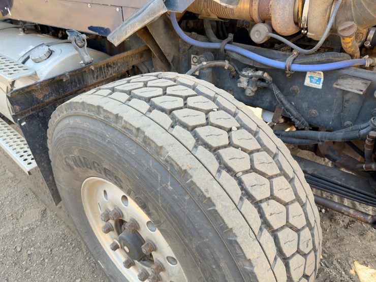 2001-kenworth-t800-image-11