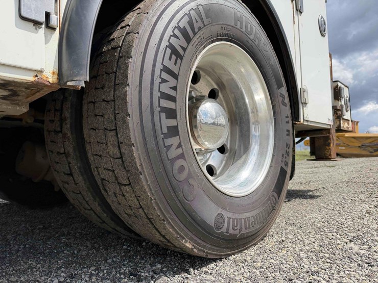 2019-peterbilt-337-image-32