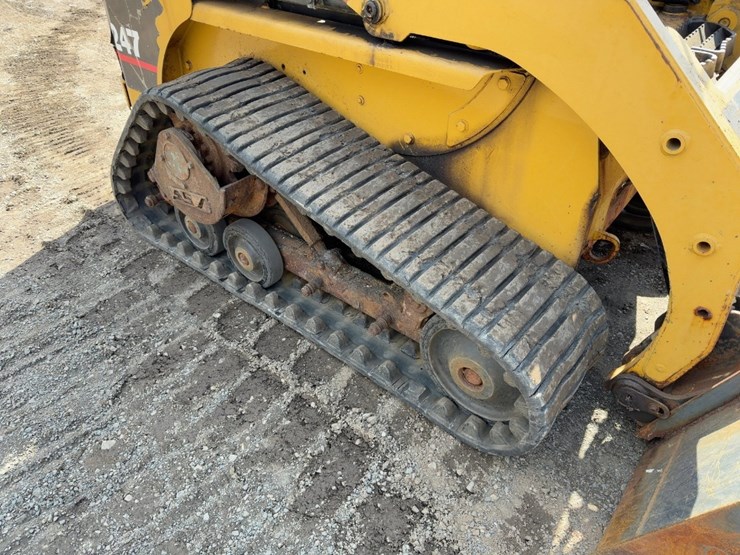 2002-caterpillar-247-image-11