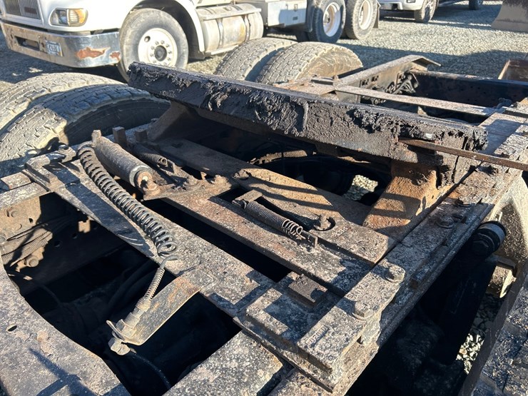 2002-massey-ferguson-8-image-27