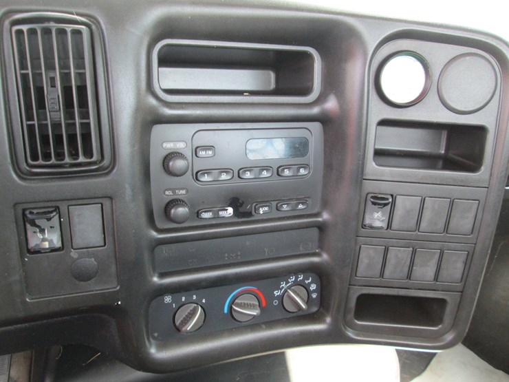 #46152-•-2005-chevrolet-s/a-single-cab-flatbed-truck-1gdg5c1e75f902740-image-35