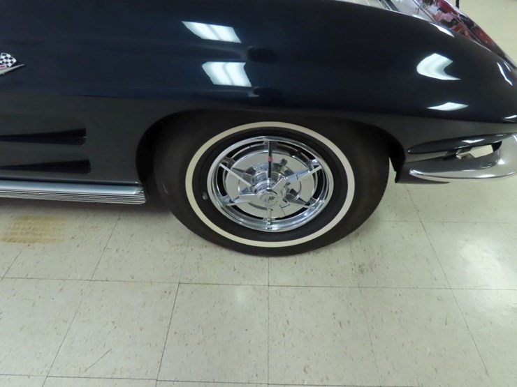 1963-chevrolet-corvette-stingray-split-window-coupe-image-41