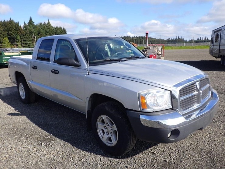 2005-dodge-dakota-image-3