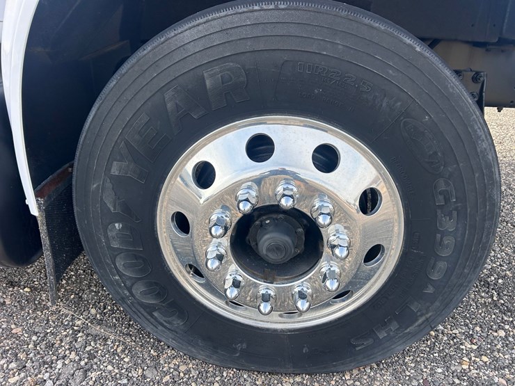 #1008-•-international-cab-and-chassis-image-72