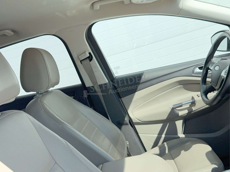 2014-ford-escape-titanium-image-32