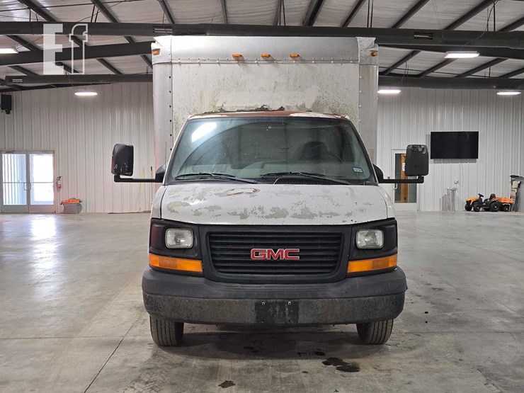 2005-gmc-savana-g3500-image-7