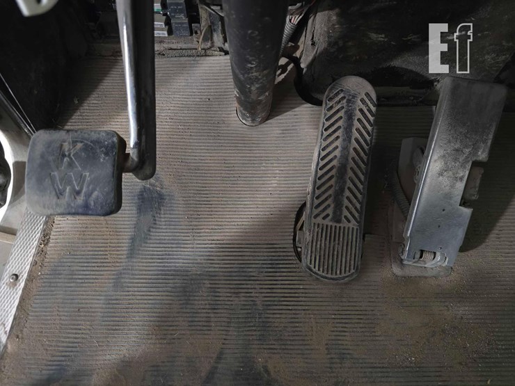 1999-kenworth-t800-image-13