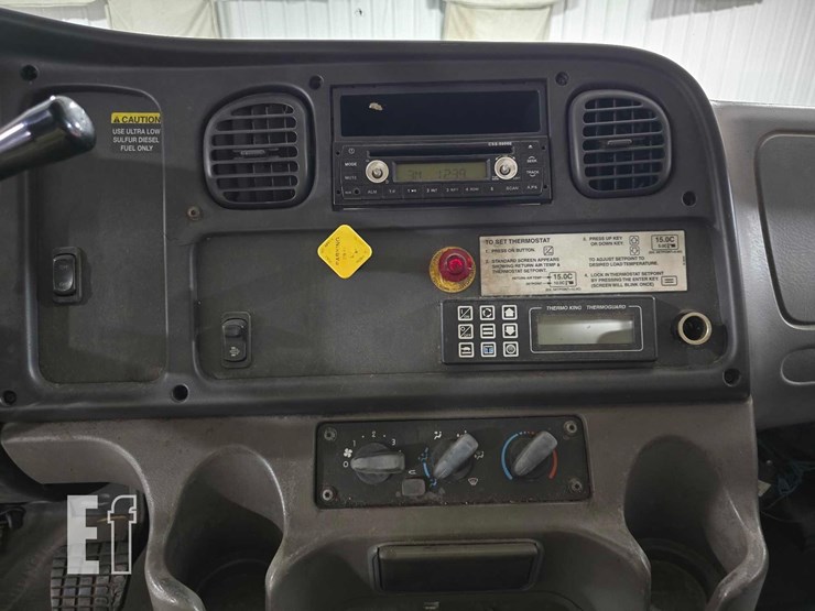 2009-freightliner-business-class-m2-106-image-14