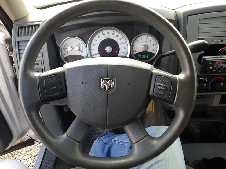 2005-dodge-dakota-image-27