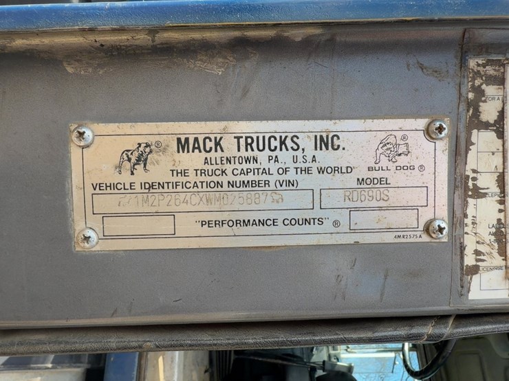 1998-mack-rd690s-image-36