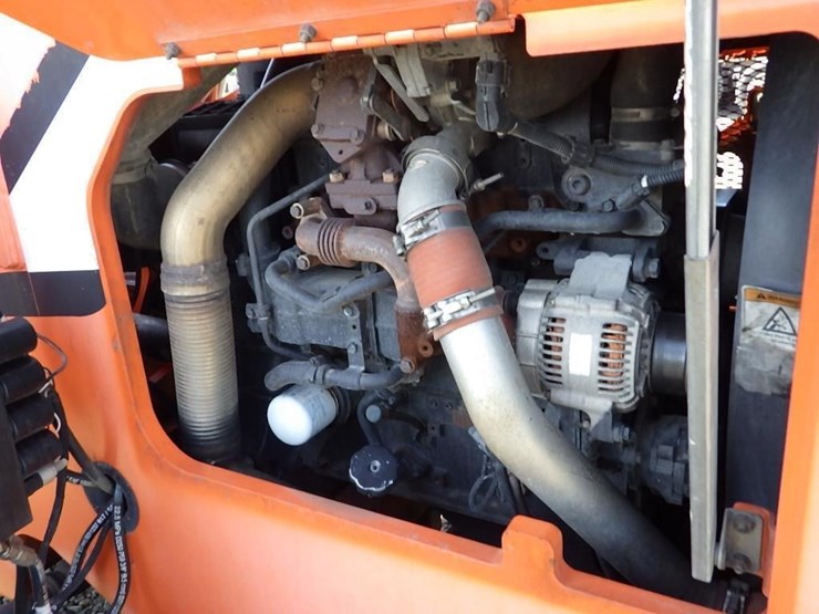 2014-jlg-6042-telescopic-reach-lift-image-15