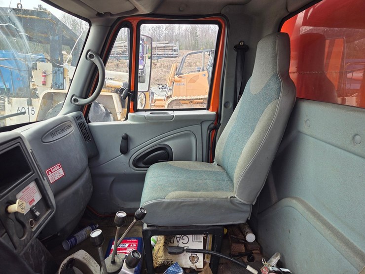 2002-international-7300-image-61