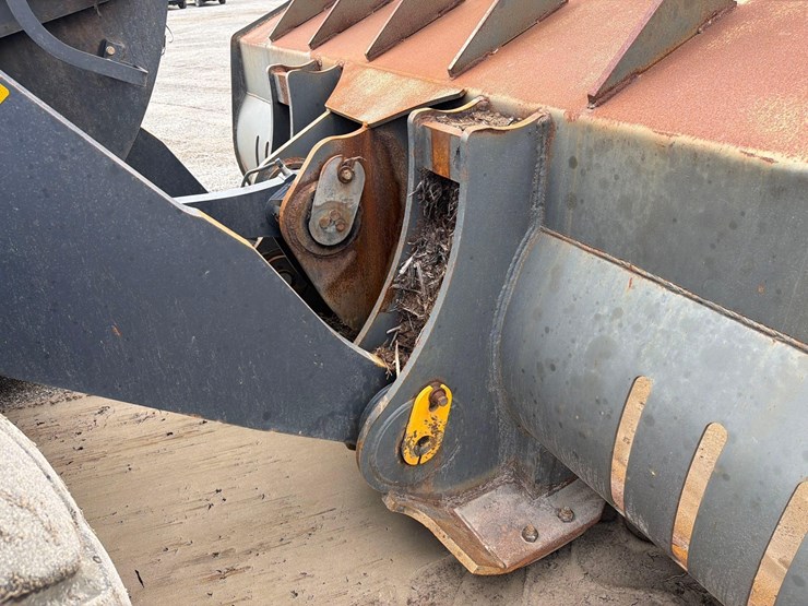 2022-deere-744l-image-18