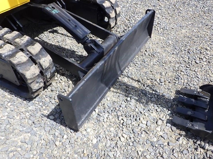 komatsu-pc28uu-image-26