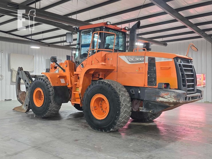 2017-doosan-dl300-5-image-4