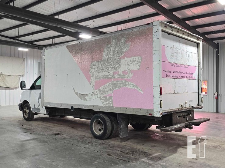 2005-gmc-savana-g3500-image-4