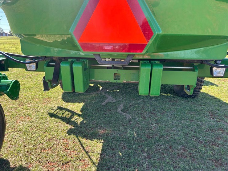 2022-john-deere-w235m-image-6