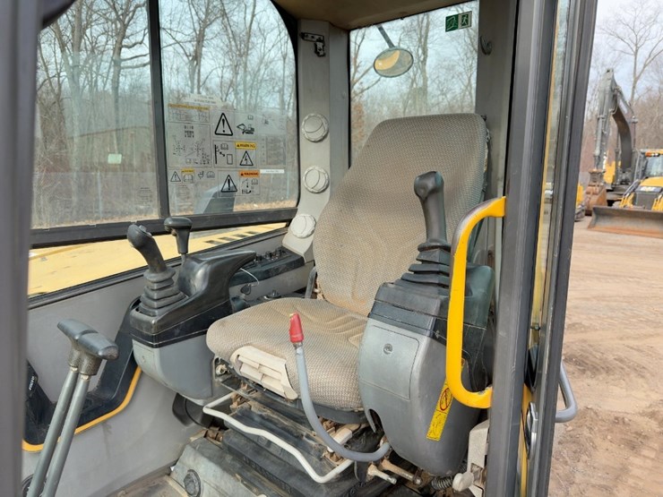 2016-volvo-ecr88d-image-35