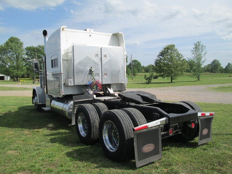 2008-peterbilt-389-image-4