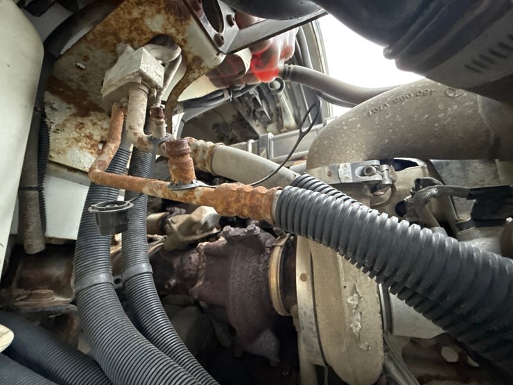 2010-massey-ferguson-8-image-24