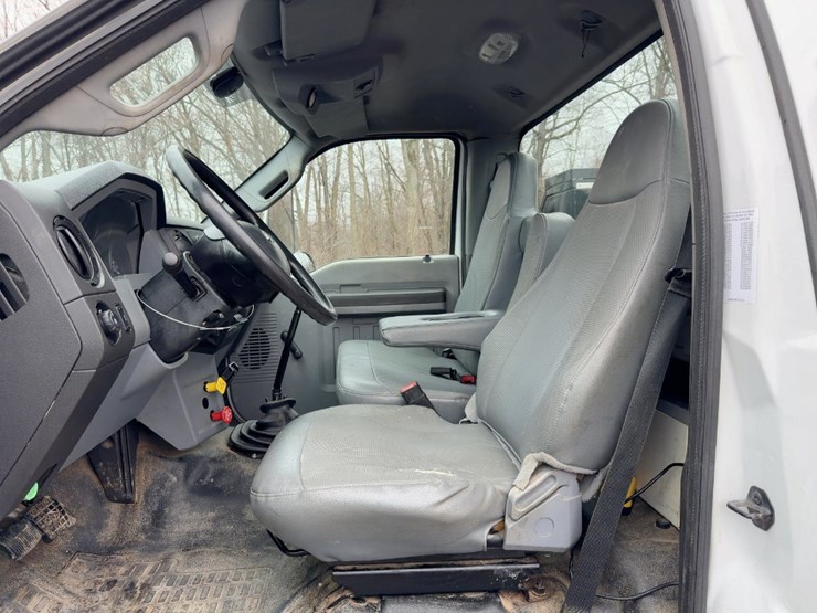 2013-ford-f750-xl-image-25