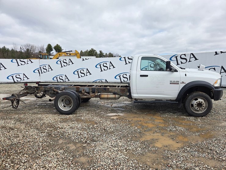 2017-massey-ferguson-8-image-6