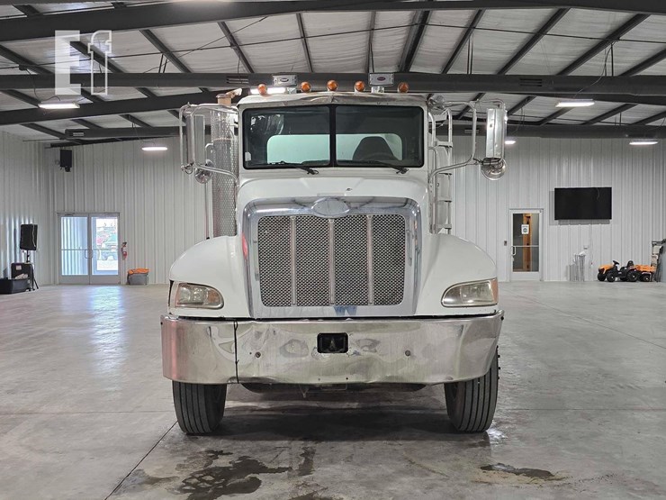 2009-peterbilt-340-image-7