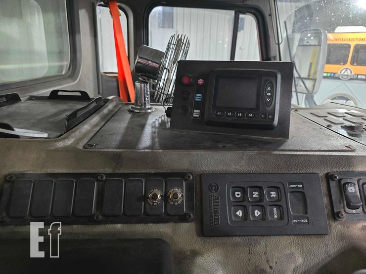 2018-peterbilt-320-image-15