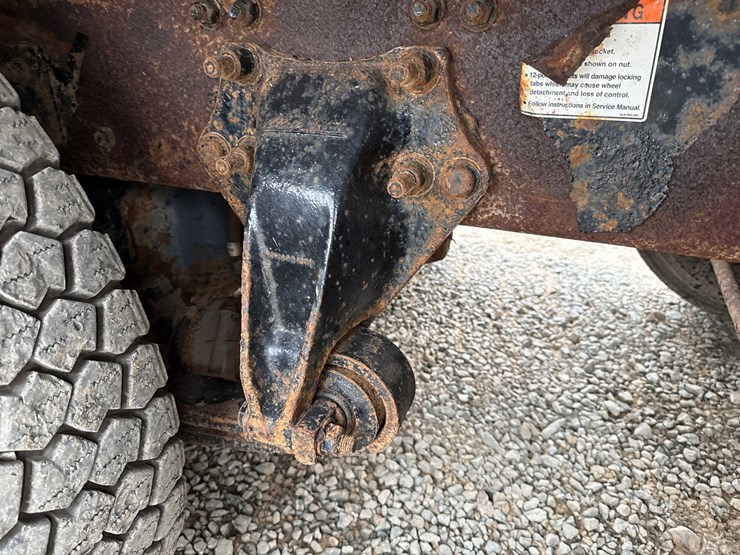 2010-massey-ferguson-8-image-33